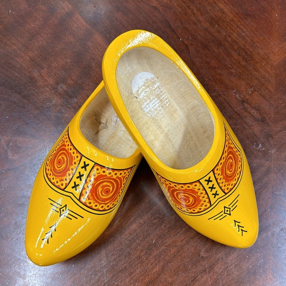 Vintage dutch holland wooden clogs shoes.  Measures 11” from heel to toe.